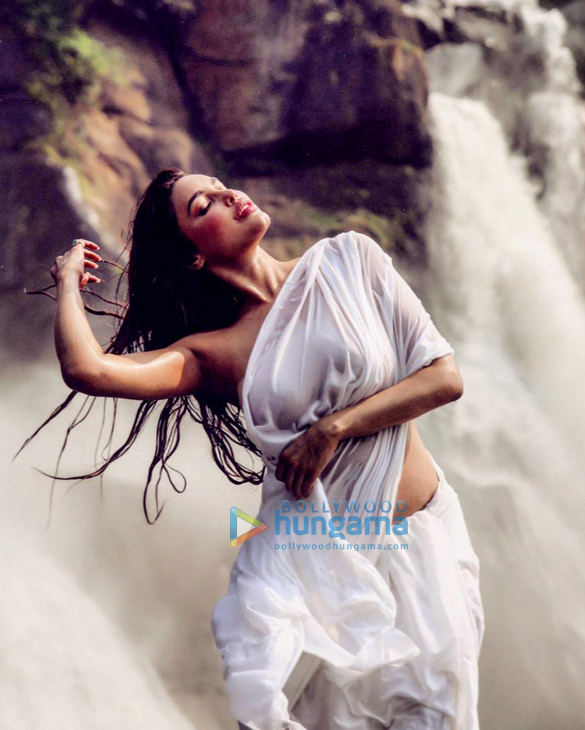 gizele-thakral-1-2 | Gizele Thakral Photos - Bollywood Hungama