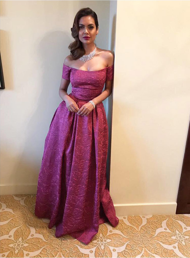 HOT! Esha Gupta stuns in a deep neck gown at The Couture Wedding Affair ...